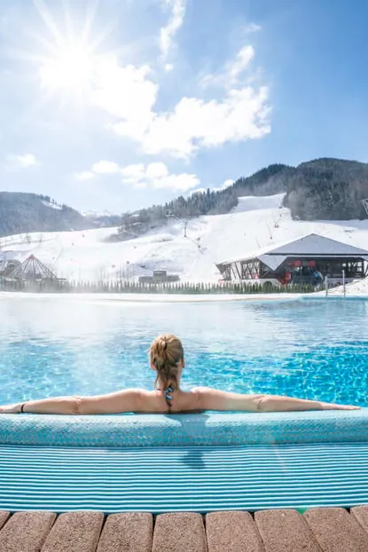 Spring awakening in the snow  5=4